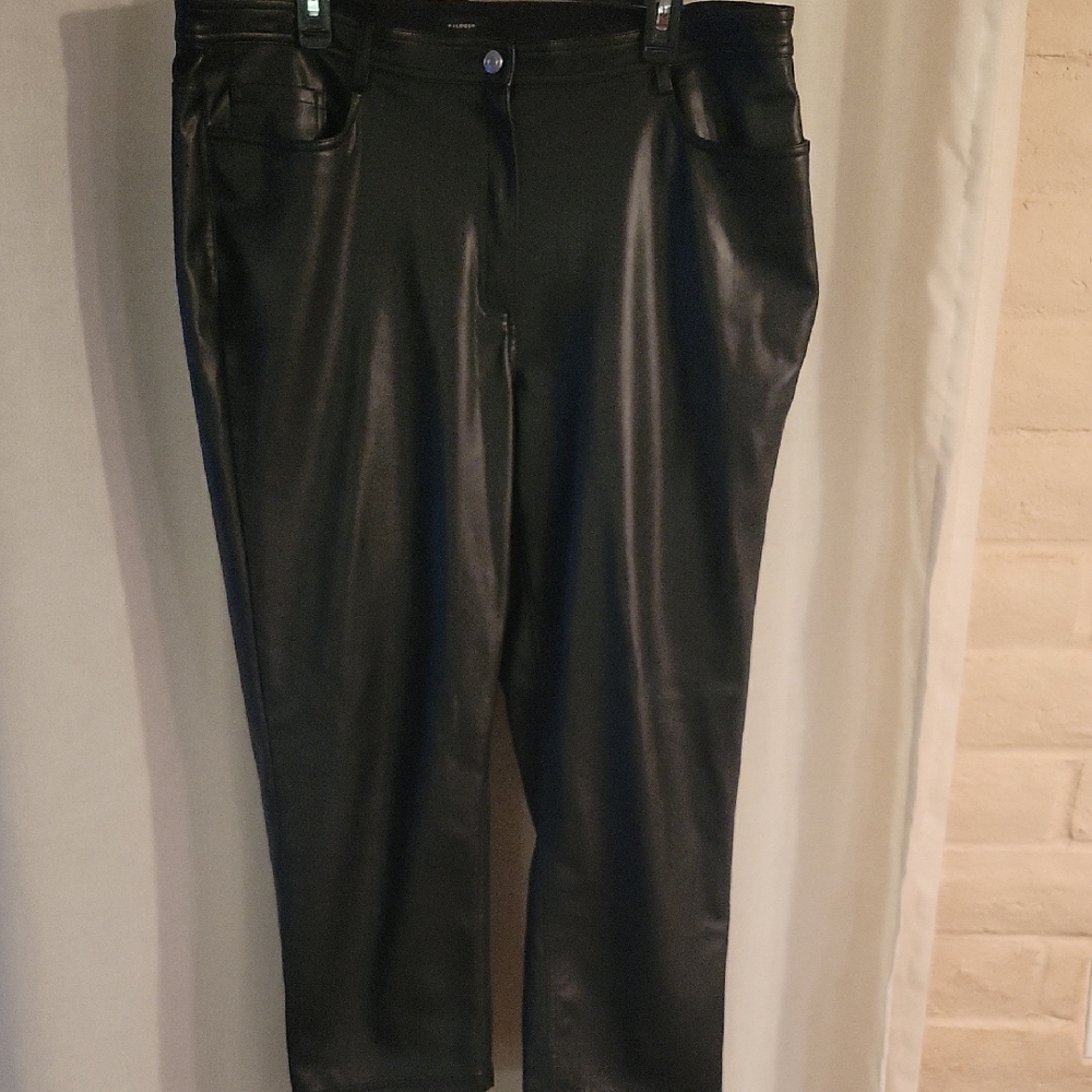Halogen Black Faux Leather Cropped Pants